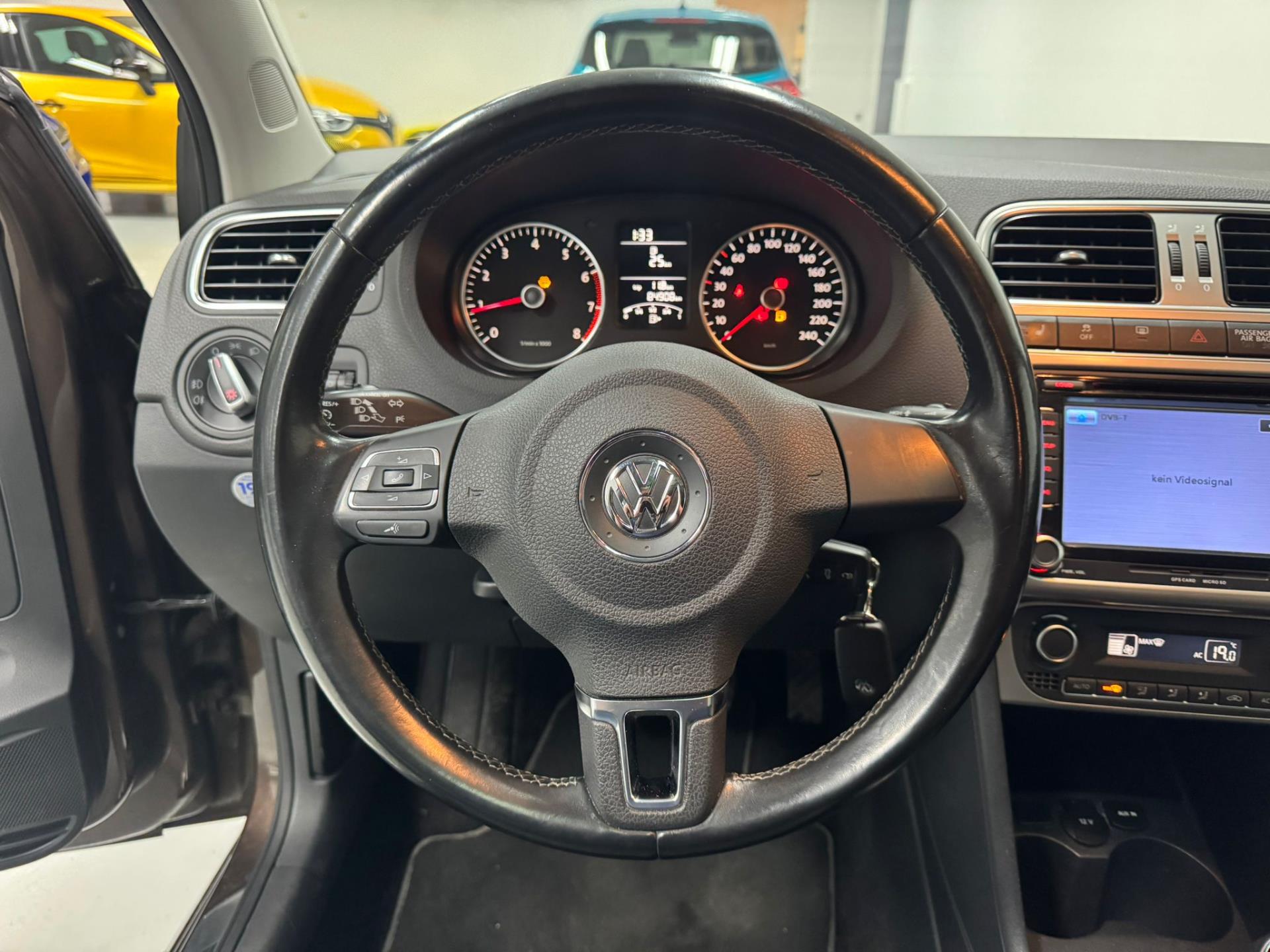 41604225-8.jpg