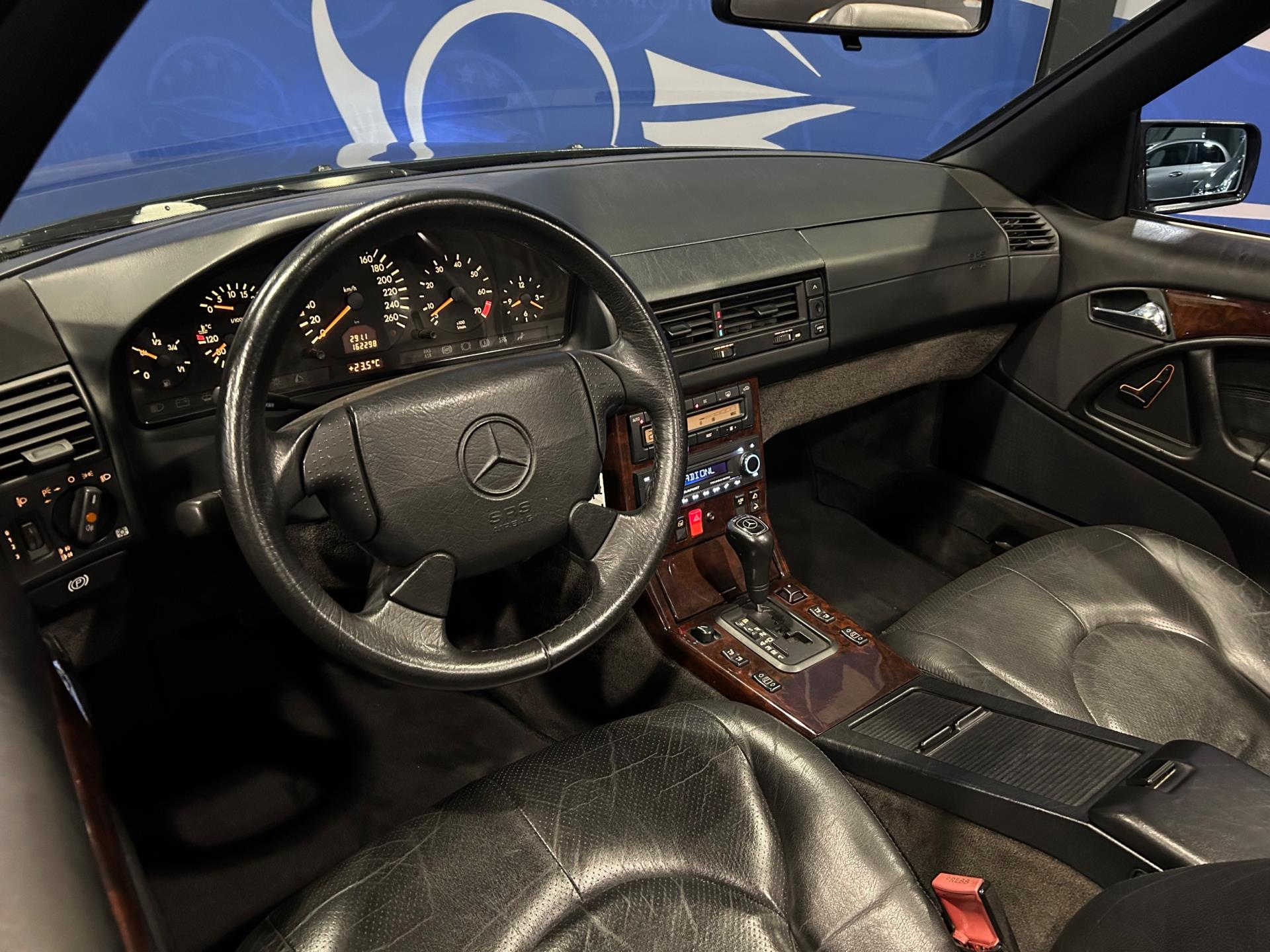 43705098-15.jpg