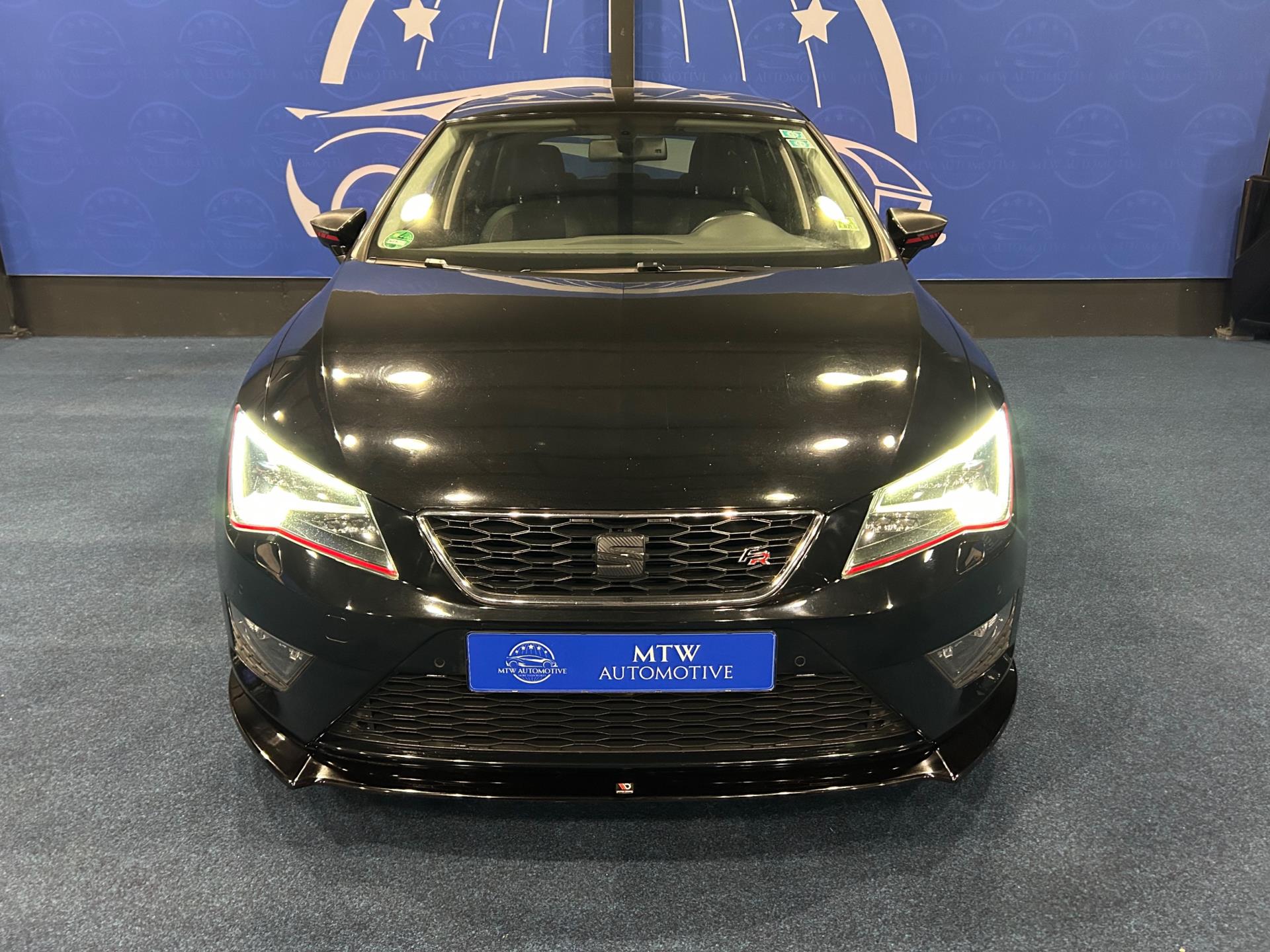 44230654-5.jpg
