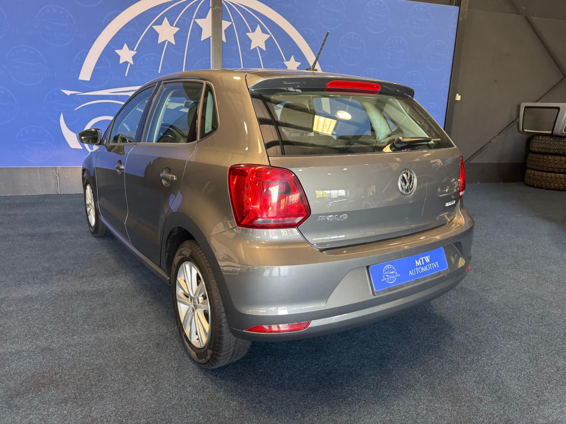 46154688-2.jpg