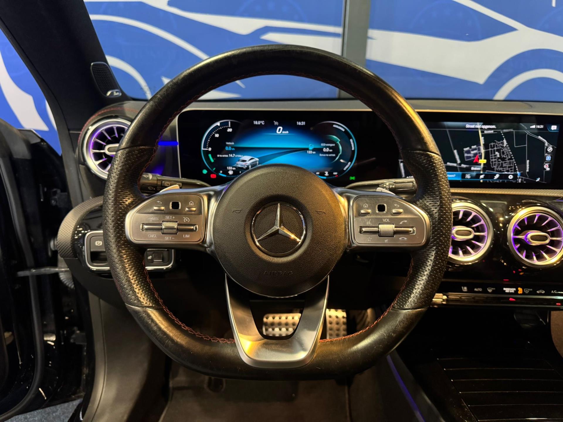 47661356-8.jpg